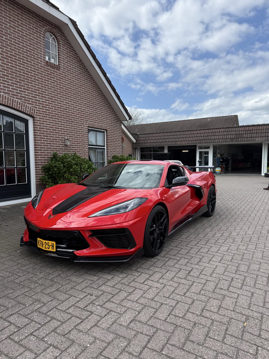 FerryvdGreft's tweet photo. Corvette C8. Eindelijk op gele platen. https://t.co/LsHNVHO7UF