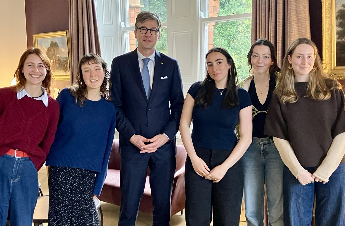 BEinIreland's tweet photo. Ambassador Nihon delighted to exchange with Belgian college students graduating this year in Dublin. We wish you a great return home 🇧🇪 ! @tcddublin @ucddublin @DCU https://t.co/7ZAMw7alC1