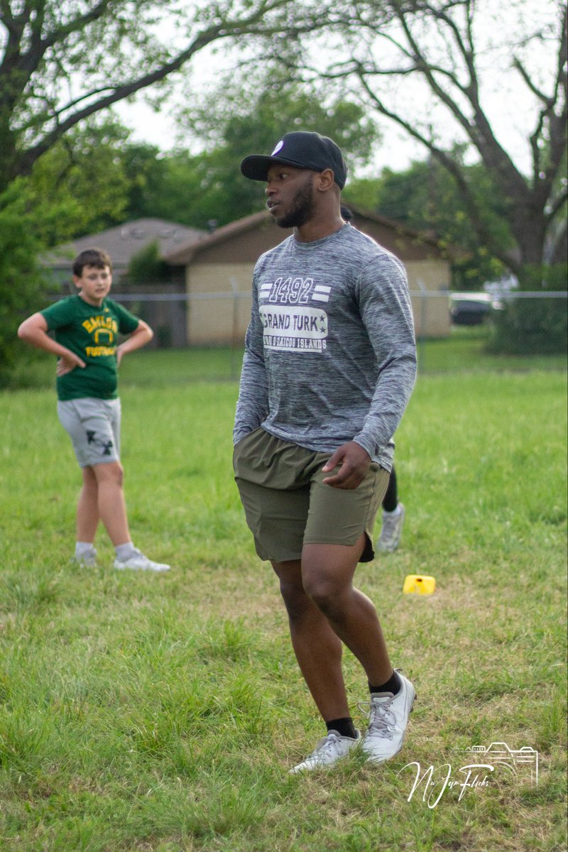 proformelitehp's tweet photo. They say the best teacher is the one walking back down the path you once had to figure out for yourself. Grateful for every chance I get to pour K.A.S.H. back into the youth. We’re just getting started. The best is yet to come. 🔥

🧱x🧱

Waco Lets run it 💎 https://t.co/ZRyQHO3HV4