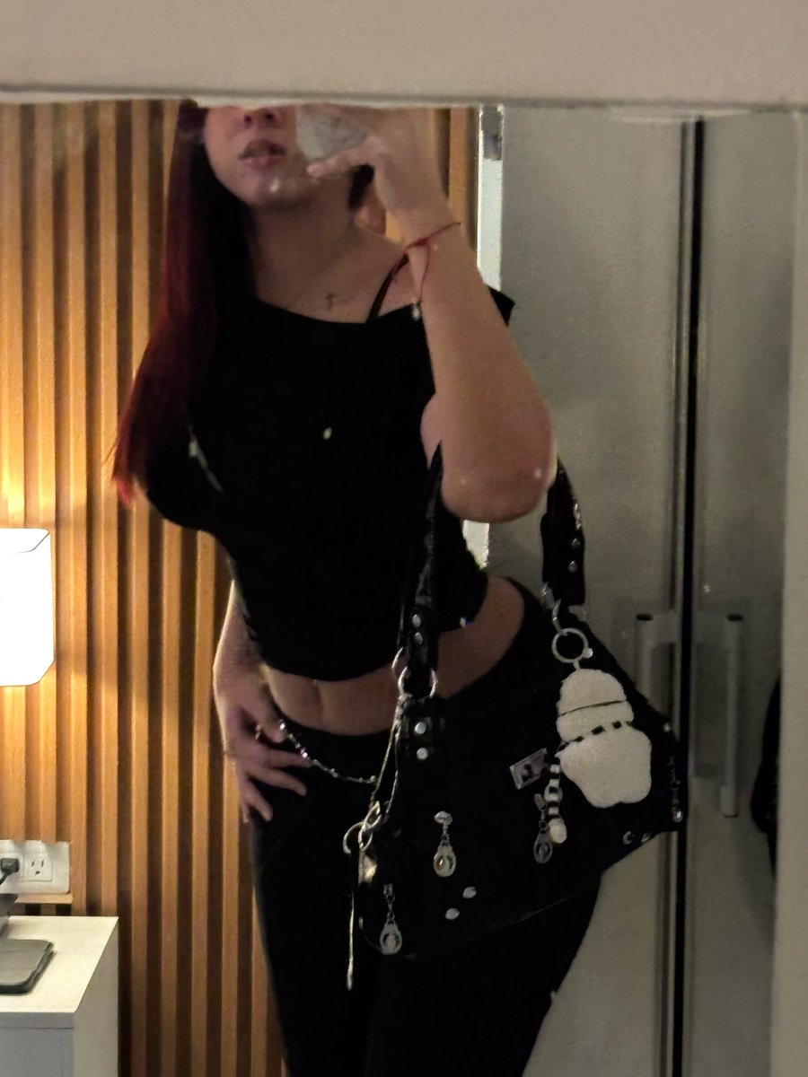 mamichellx's tweet photo. #emo #goth #japan #日本 #gothicgirls https://t.co/m3cFRQIHK4