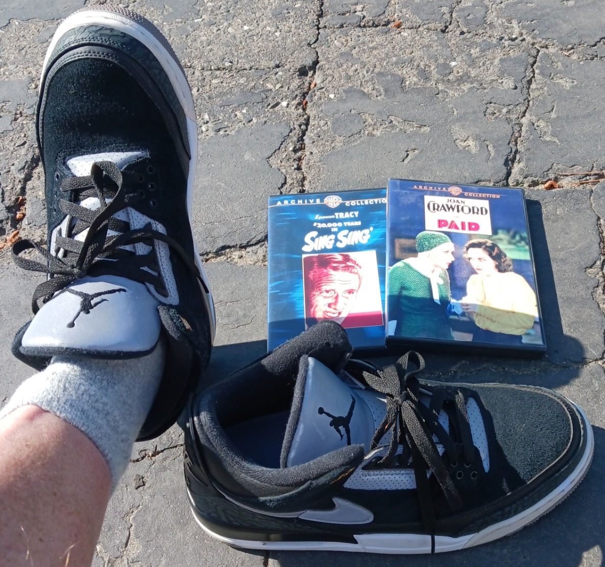 masterofoneinc1's tweet image. Today's shoes: the Jordan 3 Tinker Black Cement Gold. I like these, they reflect.  No longer a good price (dang went up, quite a bit more up) still a good shoe. #kotd 

Would you wear? What is the most underrated 1930s film?