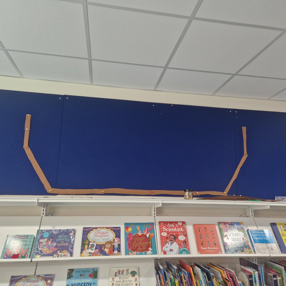 KnebCommLibrary's tweet photo. New display in the children's area at Knebworth Community Library - please visit us to have a look at our flower vase.

#KnebworthCommunityLibrary 
#displayatthelibrary https://t.co/GMLPE06Pcj