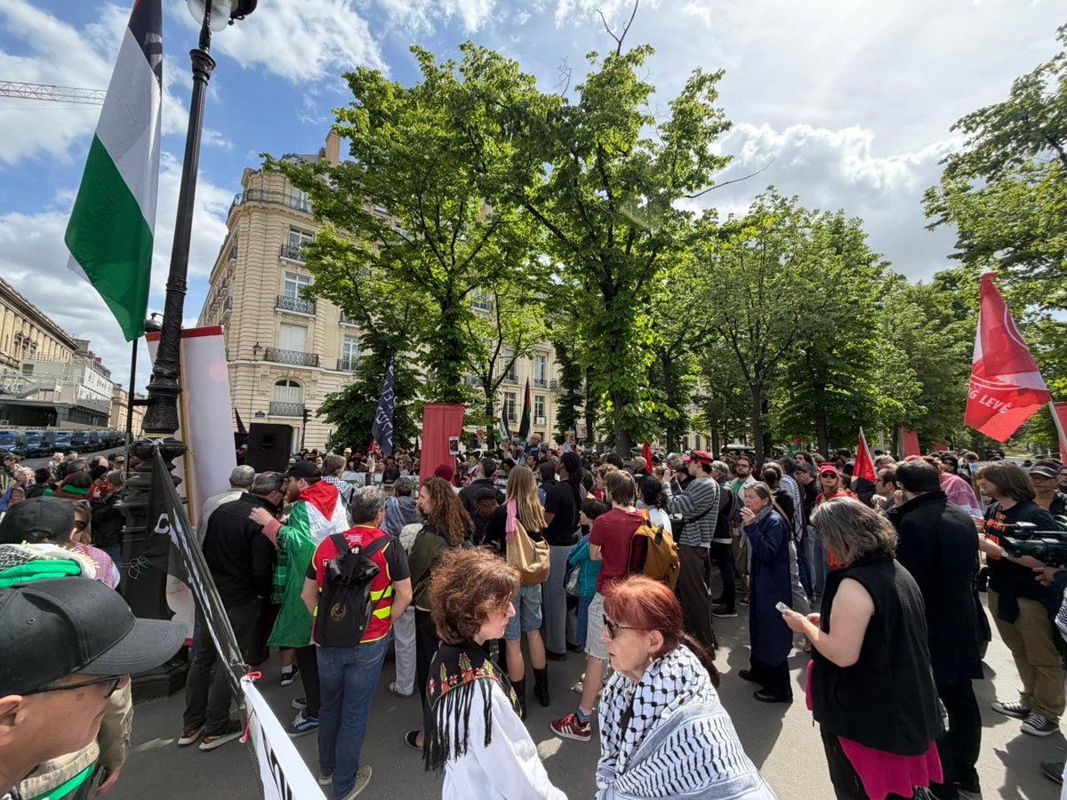 Aujourd’hui aux Invalides, nous étions mobilisés, unis et déterminés ✊🏾🇫🇷
Contre la loi Yadan, pour défendre nos droits, nos valeurs et notre avenir.

Aujourd’hui, à l’Assemblée nationale, le retrait de la loi Yadan a été obtenu.
C’est une victoire pour le peuple,la lutte paie.