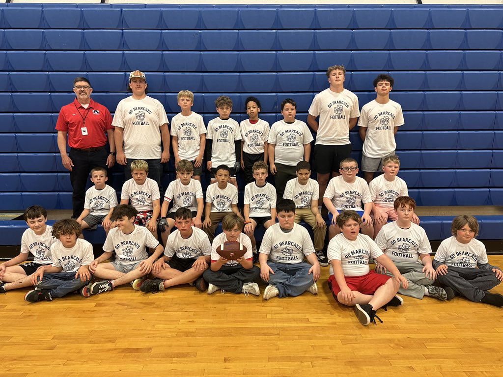 ACbearcatFB's tweet image. Great group at Saffell! Thank you to Edmondson Supply for providing these t-shirts, the Saffell St. Staff for hosting us, and our coaches &amp;amp; players investing in kids. 

#PlayerDevelopment
#FindAWayToWin
#BandOfBrothers