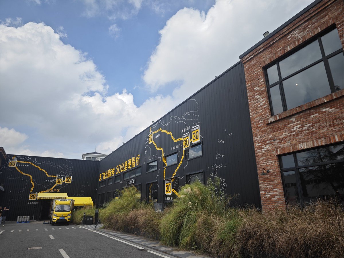 JohnMini1982's tweet image. "Just wrapped up a productive morning sync—brainstormed Q3 goals, fixed a tiny bug, and sipped 2 lattes . Now off to lunch with the team! What’s your win today #WorkLife #DailyGrind"