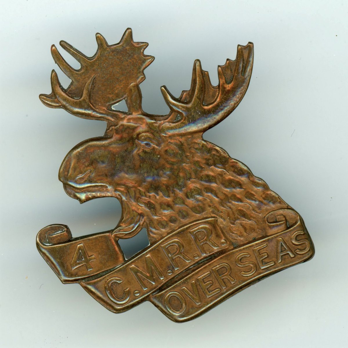 CanMilPostcards's tweet image. French silk card featuring the badge of the 4th Canadian Mounted Rifles Regiment. Raised in the Toronto Ontario area, the unit is perpetuated by the Governor General's Horse Guards. #Canada #WWI #postcard #Toronto