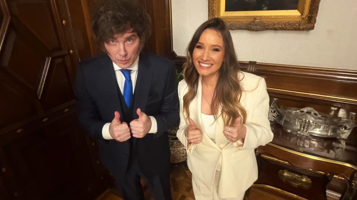 Cumplí un sueño de dos años, y viendo esta foto, sé que valió la pena. Una entrevista con un enorme amigo y uno de los más valientes defensores de Israel. Alguien que no tiene miedo de decir lo que piensa y que se para frente a tantas adversidades para luchar por su verdad.
En un