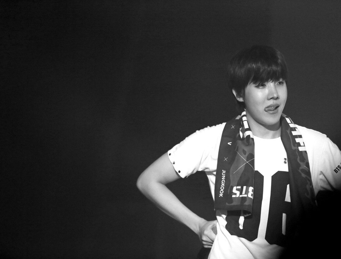 Annalovesseven's tweet image. a random wandering thru my pics 💜
#HOBI