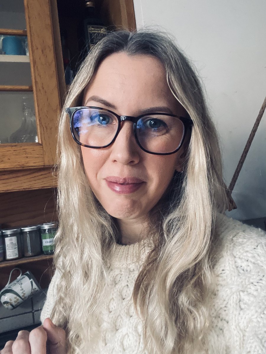 Natalie is ✨writing a new thing✨ tweet media