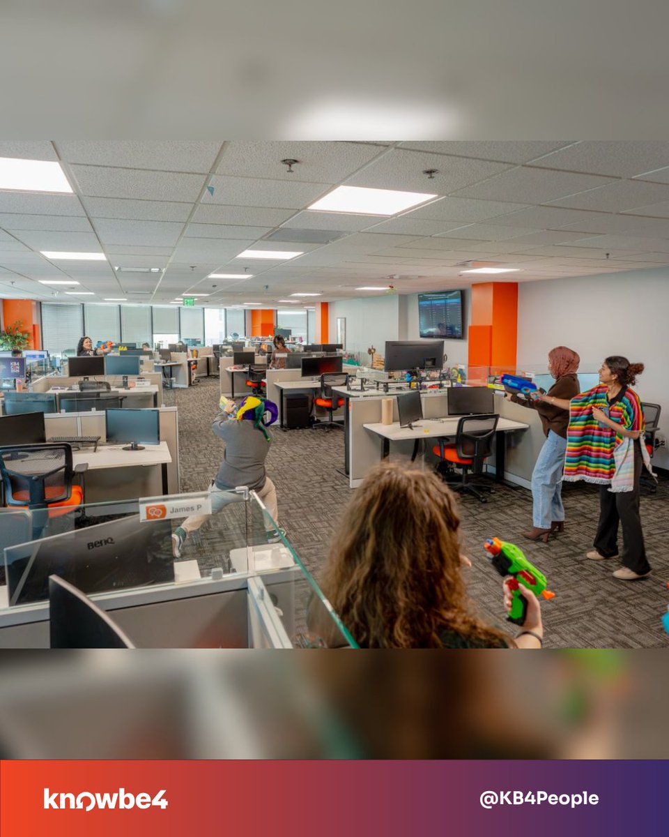 KB4People's tweet photo. Empowering the next generation of tech leaders! 💻✨

Our Headquarters had an incredible time last week hosting University of South Florida students interested in cybersecurity careers! 🚀 

#KB4People #KnowBe4 #USF #UniveristyOfSouthFlorida #CareerOpportunities https://t.co/BQj14AjC9I