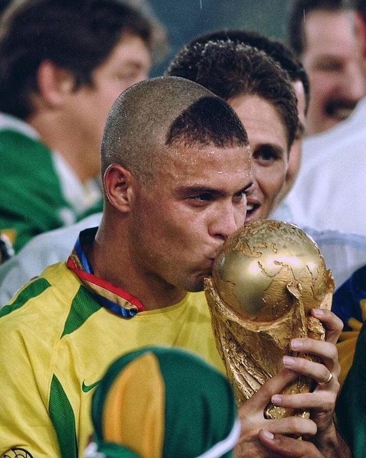 Cancheros_es's tweet image. ¿Con cuál te quedas en su mejor momento? 🤔⚽
— Ronaldo Nazário 🔥
— Romário 🎯
Dos leyendas de Brasil 🇧🇷, dos estilos únicos… ¿quién fue más determinante? #Fútbol #Debate