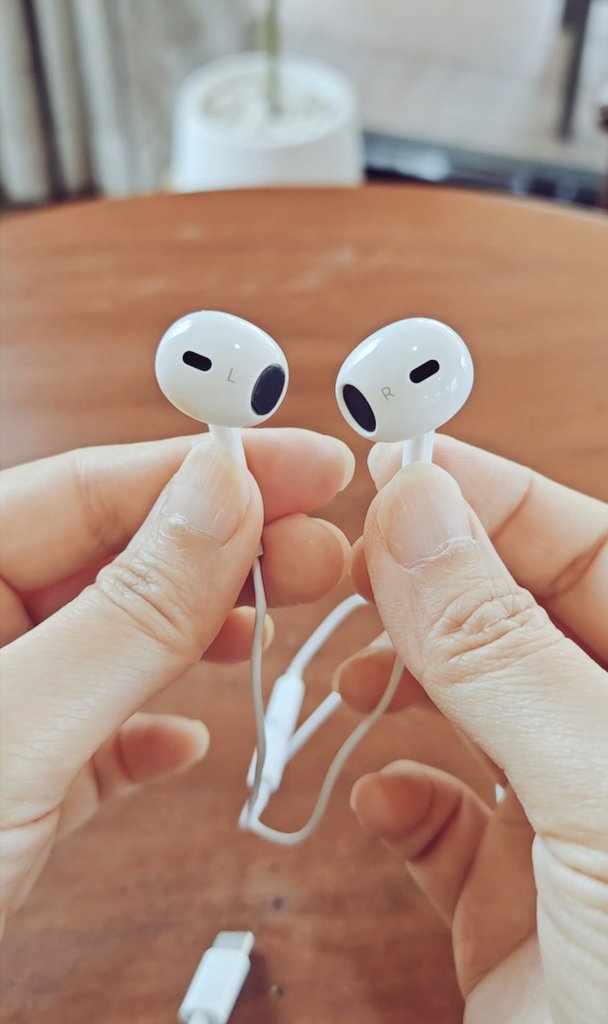 nokhoog59's tweet image. หูฟังมีสายที่จริงใจ!
🎧 HOCO M101 Max หัว Type-C ดีไซน์มินิมอล เสียงชัด ไมค์ดี คุ้มค่าเกินราคา ใครสายประชุมหรือสายดูหนังต้องมีติดกระเป๋าไว้เลย! 

พิกัด​👇🏻
s.shopee.co.th/901JnuC3o2

​#HOCO​ ​#HOCOM101Max #หูฟัง #หูฟังมีสาย #รีวิวหูฟัง #Gadget​ #รีวิวของดี #หูฟังเสียงดี #ของใช้ไอที