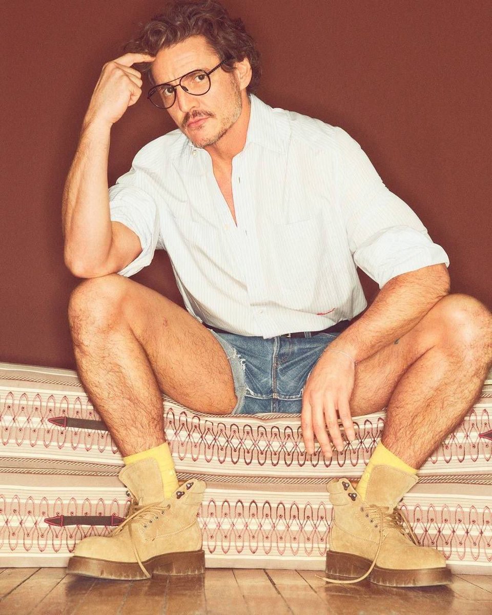 pedro pascal’s hand tattoo 🎯 tweet media