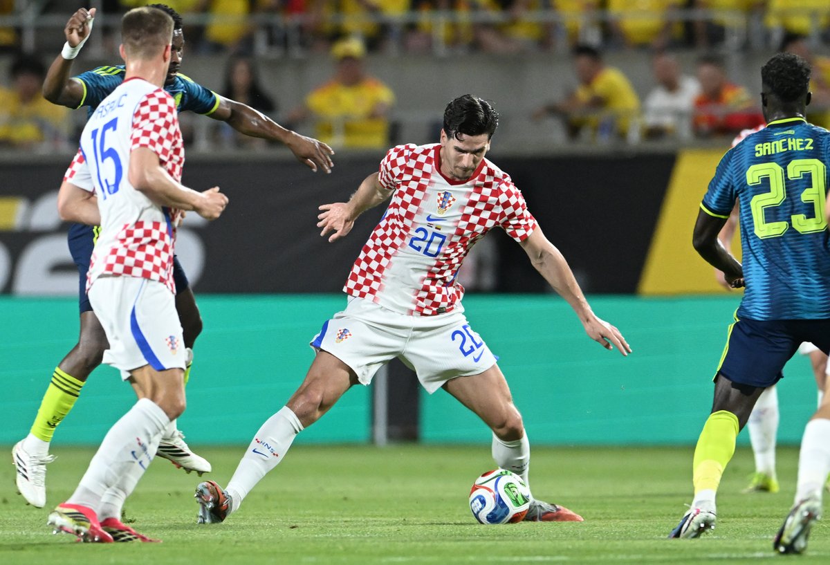 HNS_CFF's tweet image. 🚀 What a goal by Igor Matanović: he scores a screamer as his @scfreiburg takes the lead at Celta Vigo in @EuropaLeague! 🇭🇷🤩

#UEL #Family #Vatreni❤️‍🔥