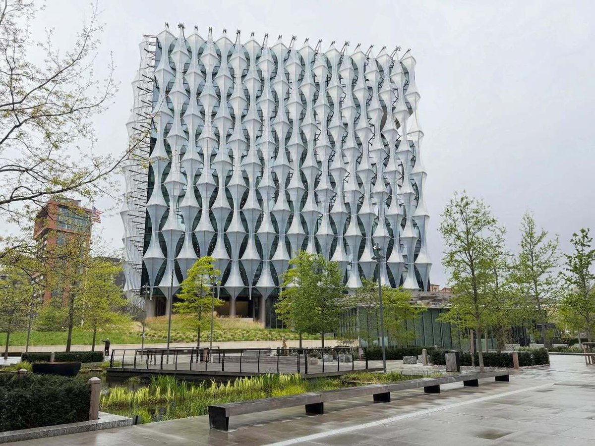 Timothy_Hughes's tweet image. American embassy #london #nineelms #vauxhall #americanembassy #architecture instagr.am/p/DXM50aMjigD/