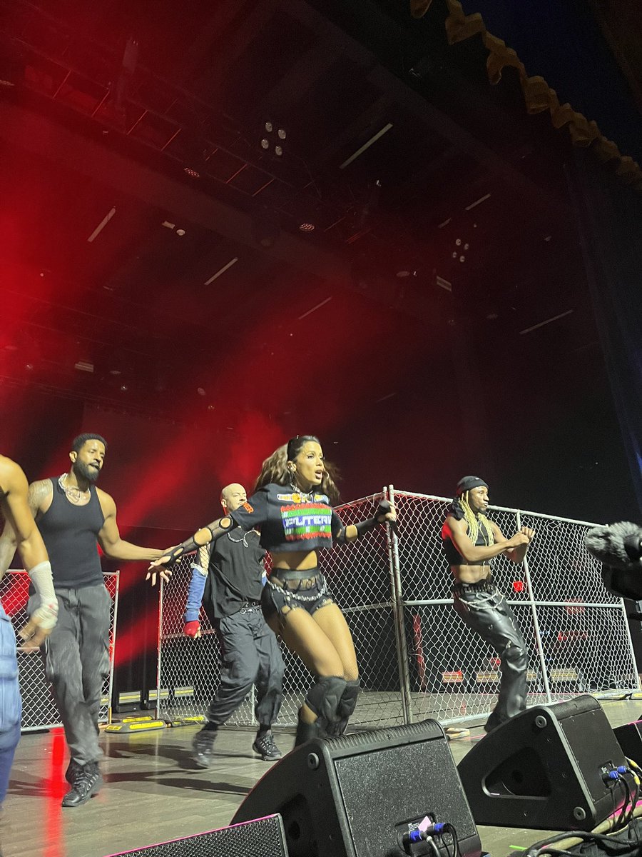 hoje nos despedimos da era funk generation pra sempre no meu coração @anitta te amoooo