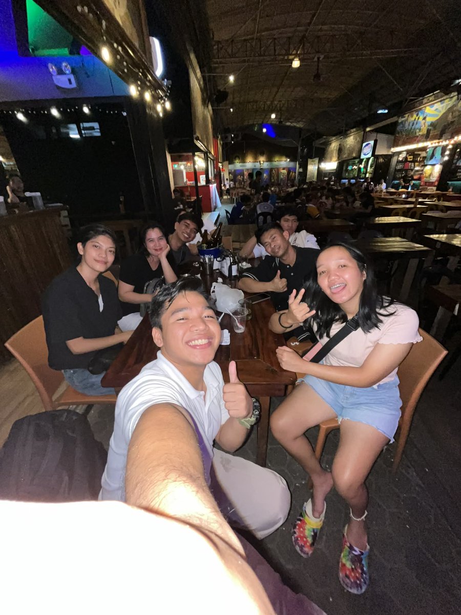 Vabz0xsz's tweet image. MTS Our Workmate Bounding🍾❤️🎉🤗

#bisaya #bakers #memes #drinks