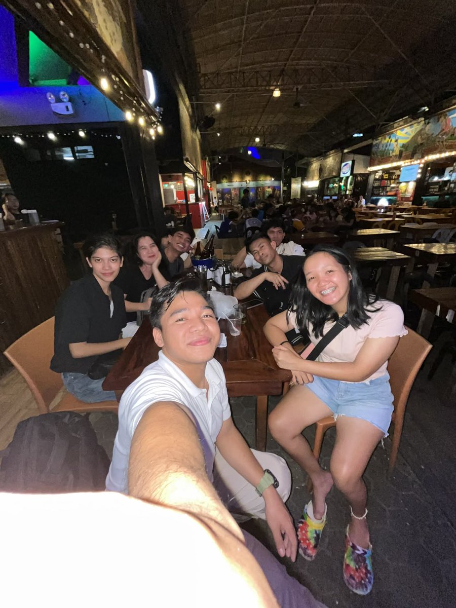 Vabz0xsz's tweet image. MTS Our Workmate Bounding🍾❤️🎉🤗

#bisaya #bakers #memes #drinks