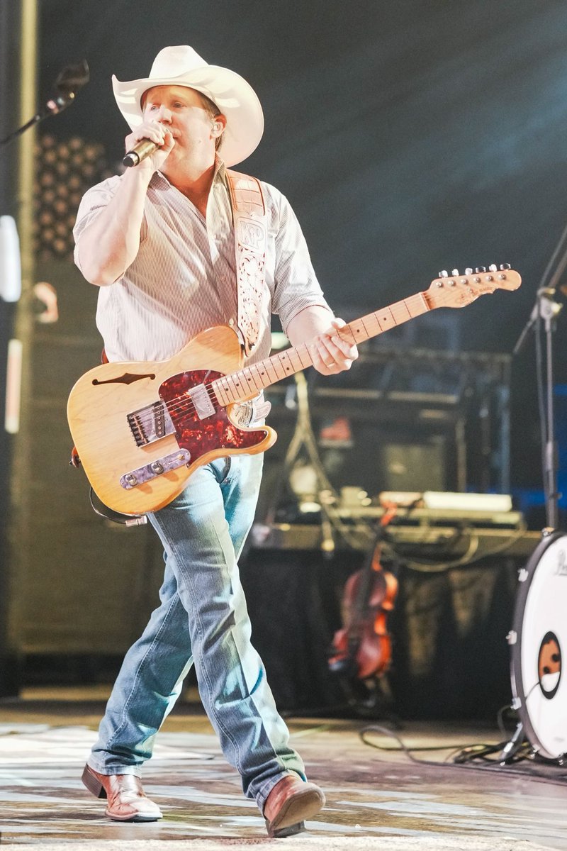 kyle_park's tweet photo. Just announced a few new dates.. Come see us on the road! Check out the full list of dates here 👉🏼https://t.co/HrBSzMikvN https://t.co/sBsne0A2No