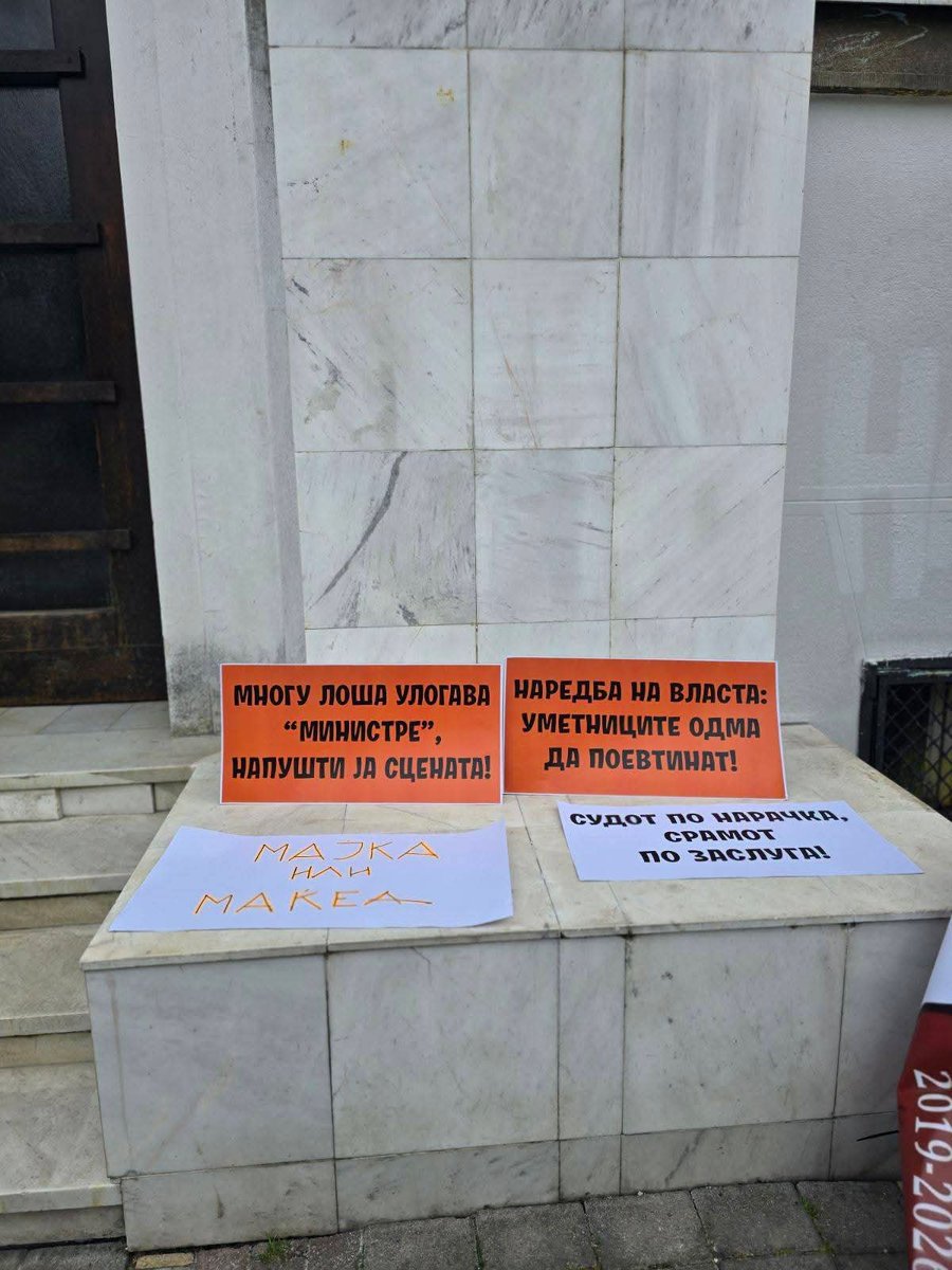 zena_sva's tweet photo. "Наредба на власта: уметниците одма да поевтинат"‼️⚠️ https://t.co/XIBReqkSlq