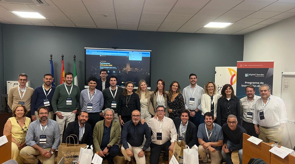 TranviasyTrenes's tweet photo. Finalizamos hoy en @eoi Sevilla el programa #DigitalxBorder, agradecidos por la implicación de un grupo excelente que han exprimido neuronas y networking. Un proyecto de @ICEX_ @adigital_org &amp; @eoi con FSE https://t.co/s6oTT3ceL6