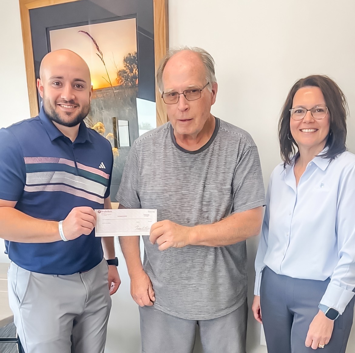 BankWithPeoples's tweet photo. #CommunityBankingMonth is about more than banking; it’s about people.
We’re proud to support the Hawarden Community Food Pantry with a $5,000 donation, advancing our commitment to enrich families & communities as part of a 3-year pledge!
#WhereValuesMatter | Member FDIC https://t.co/JAYcwiQuio