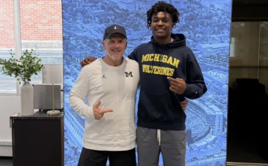 ZachLibby_'s tweet image. “#Michigan definitely stands out to me after my visit and they are really sitting at the top for me right now”

2027 LB target Ethan Hauser goes in-depth on his trip to Ann Arbor last week. #GoBlue

READ: maizenbrew.com/michigan-footb…