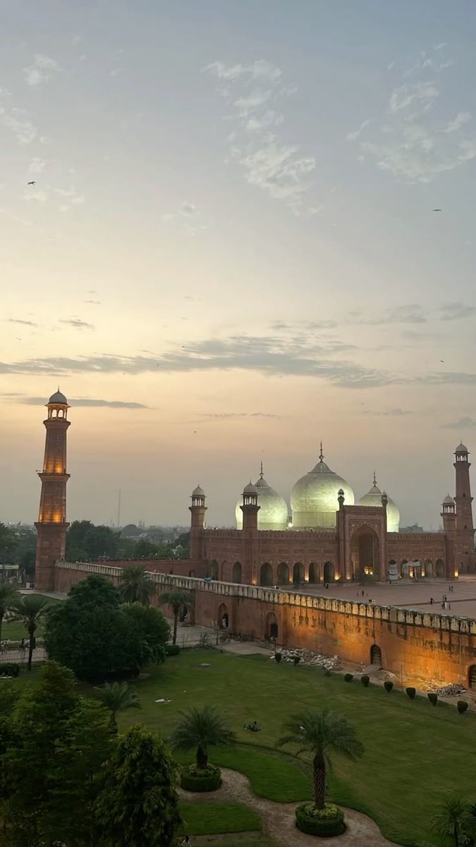 WorldBeaut38517's tweet photo. Lahore, Pakistan https://t.co/LzEXMHdDSE