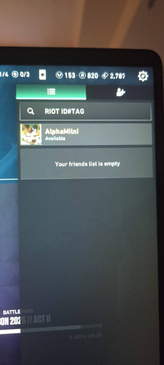 MilniW's tweet photo. @VALORANT why is my friends list empty, I logged in and all my friends have disappeared? https://t.co/8K39YdGSPt