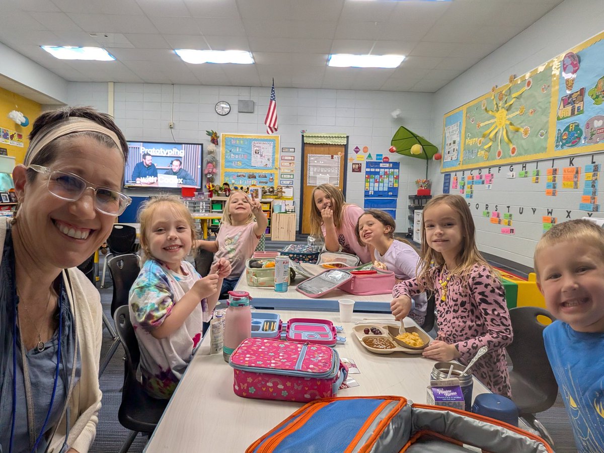 KinderKelly7's tweet image. The VIP table was fully booked today..... because great choices deserve front row seats. #pbis #bucketfilling #wcsflight #weewarhawks