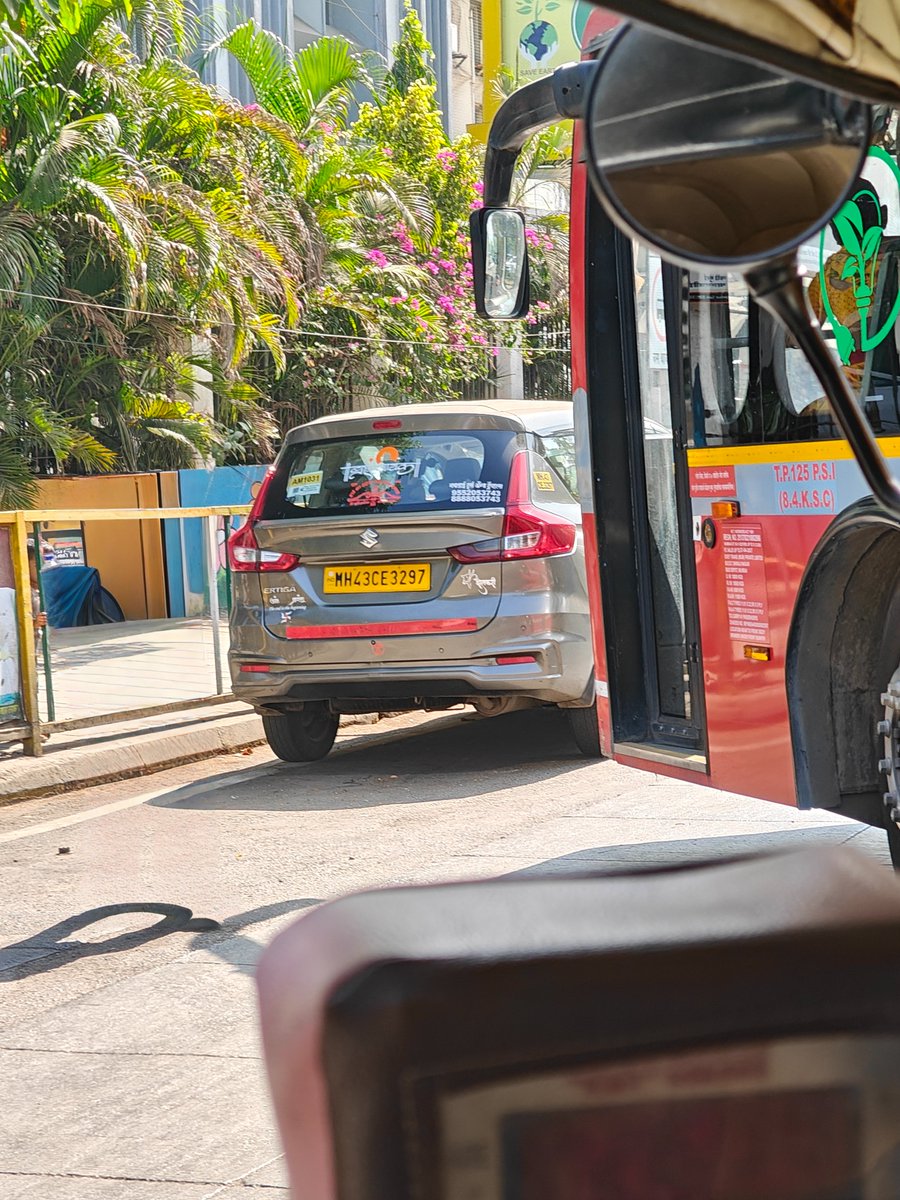 Smart_boy_Harsh's tweet photo. @NMMConline @NMMCCommr

@navimumbaicv @MlaMandaMhatre 

@abhijeetdesai @MeGajananKale ajun hi eastern galleria ofc baher no parking cha board lavle nahi, lavkar no parking board basvun ghya. https://t.co/y5UHvyuSlW