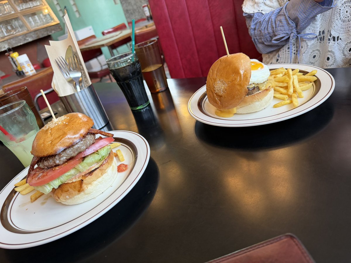 k_hakone's tweet photo. 15年ぶりくらいに懐かしいハンバーガー屋に！
とてもうましらーでした⭐︎ https://t.co/ncy6fCHa4O