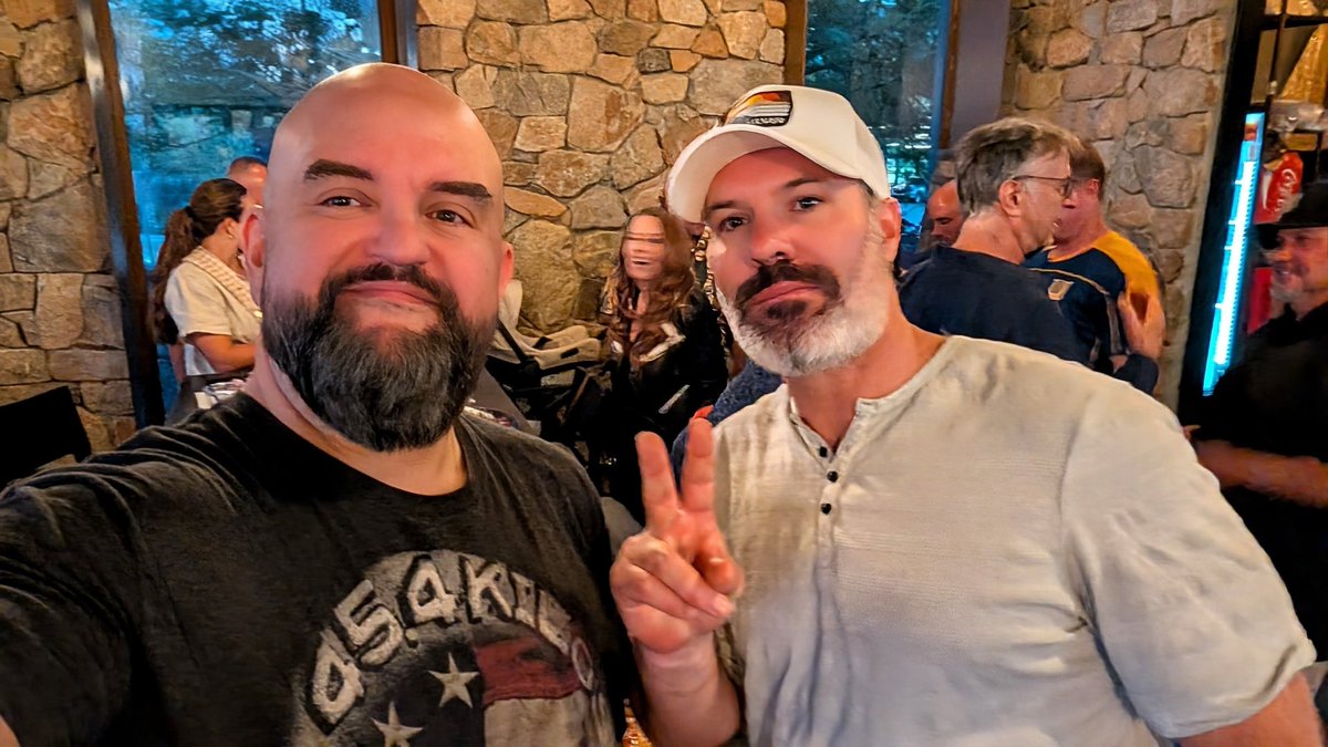 Special thanks to the organizers of the <a href="/BTCSoCo/">Bitcoin Social Club</a> for the invite to last night’s meetup. 

<a href="/HarryGBeckwith/">Harry Beckwith</a>
<a href="/tiffany_varty/">Tiffany Noelle</a>
<a href="/NatalieVarty/">Natalie Nicole</a>

<a href="/Jeffreytief/">Jeff Tiefenthaler</a> and I had a great time connecting with a solid crew of Arizona Bitcoiners up in Scottsdale. Always refreshing to meet new faces in