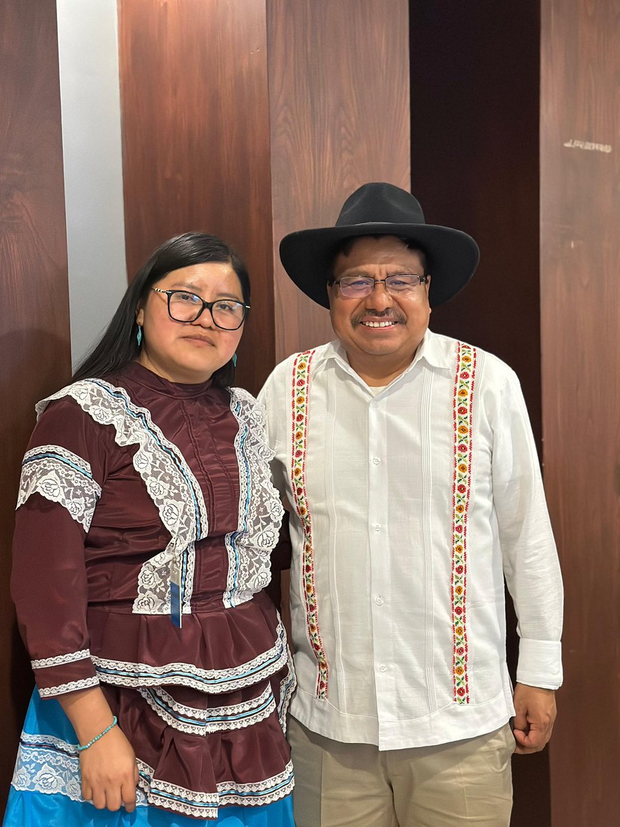 DEELAYUUK's tweet image. Expreso mi felicitación a la Dra. Inocencia Arellano Mijarez, hermana O’dam de la comunidad de Teneraca, #Durango, por su nombramiento y toma de posesión como Directora General del Instituto Nacional de Lenguas Indígenas (@INALIMEXICO).

Este nombramiento de la Presidenta