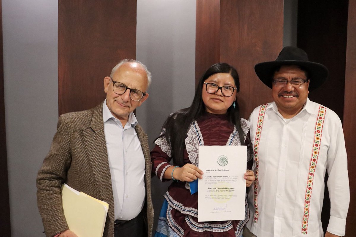 DEELAYUUK's tweet image. Expreso mi felicitación a la Dra. Inocencia Arellano Mijarez, hermana O’dam de la comunidad de Teneraca, #Durango, por su nombramiento y toma de posesión como Directora General del Instituto Nacional de Lenguas Indígenas (@INALIMEXICO).

Este nombramiento de la Presidenta