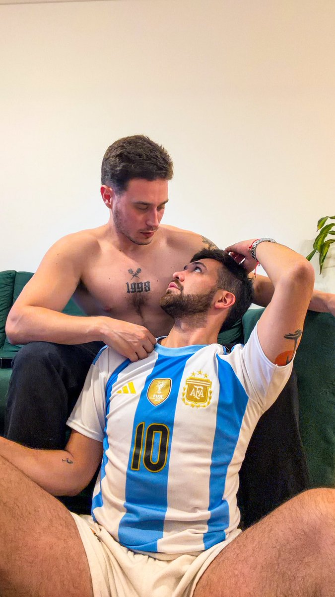 FedeWarrior23's tweet photo. Chudai 🇦🇷

SE VIENE UNA TREMENDA COLLAB CON @OliverGreen777  🥵 
SU PRIMERA VEZ CON UN HOMBRE 

🔗 Link en comentarios https://t.co/WbQHOzqDfq