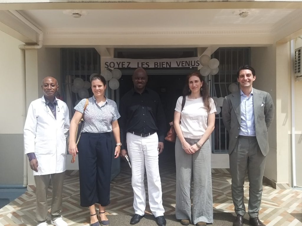 BelgiqueRDCongo's tweet photo. Depuis 2023, le centre de Lumière pour le Monde à Kananga est opérationnel. Un travail remarquable pour améliorer l’accès aux soins oculaires et aider des personnes aveugles à mieux voir leur avenir. Un bel exemple de partenariat durable avec le soutien de la coopération belge.🇧🇪 https://t.co/1q7Ipe60c9