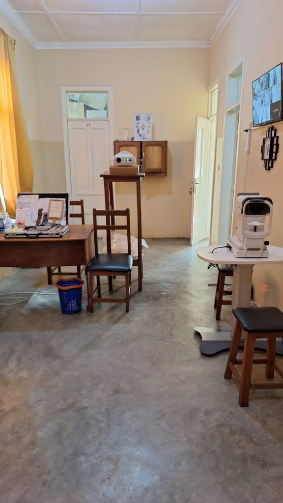 BelgiqueRDCongo's tweet photo. Depuis 2023, le centre de Lumière pour le Monde à Kananga est opérationnel. Un travail remarquable pour améliorer l’accès aux soins oculaires et aider des personnes aveugles à mieux voir leur avenir. Un bel exemple de partenariat durable avec le soutien de la coopération belge.🇧🇪 https://t.co/1q7Ipe60c9
