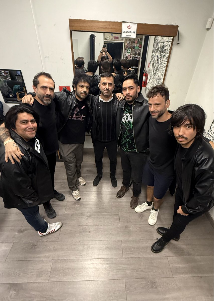 hecrock's tweet photo. Mañana con los Fother Muckers a casa llena en Teatro Lihurn cerrando la gira tocando a los Beatles y las nuestras. Acá compartiendo con nuestro hermano Angelo el estar acá. Siempre agradecido de la fortuna que es el compartir esto con mis amigos. A cuidarlo siempre https://t.co/8C5sdV4VGC