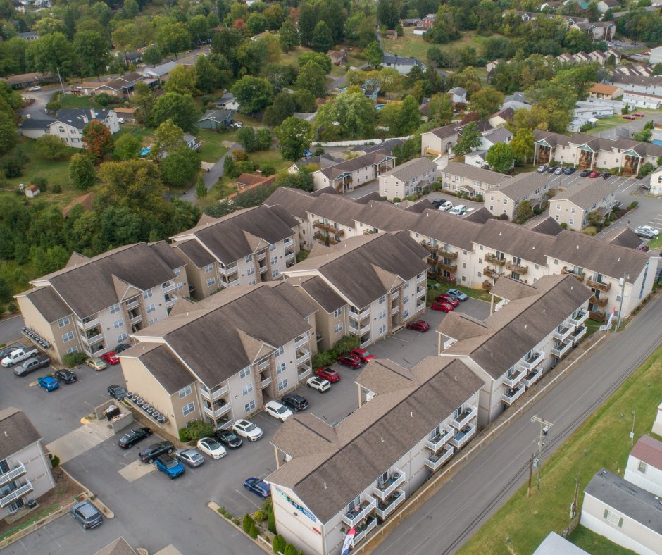 Located just minutes from WVU, Valley View Woods features in-unit laundry &amp; private decks, so you can stay on top of your routine without extra hassle. A simple, reliable setup for the semester ahead.

Contact us to check availability.
liveatmetro.com/valley-view-wo…