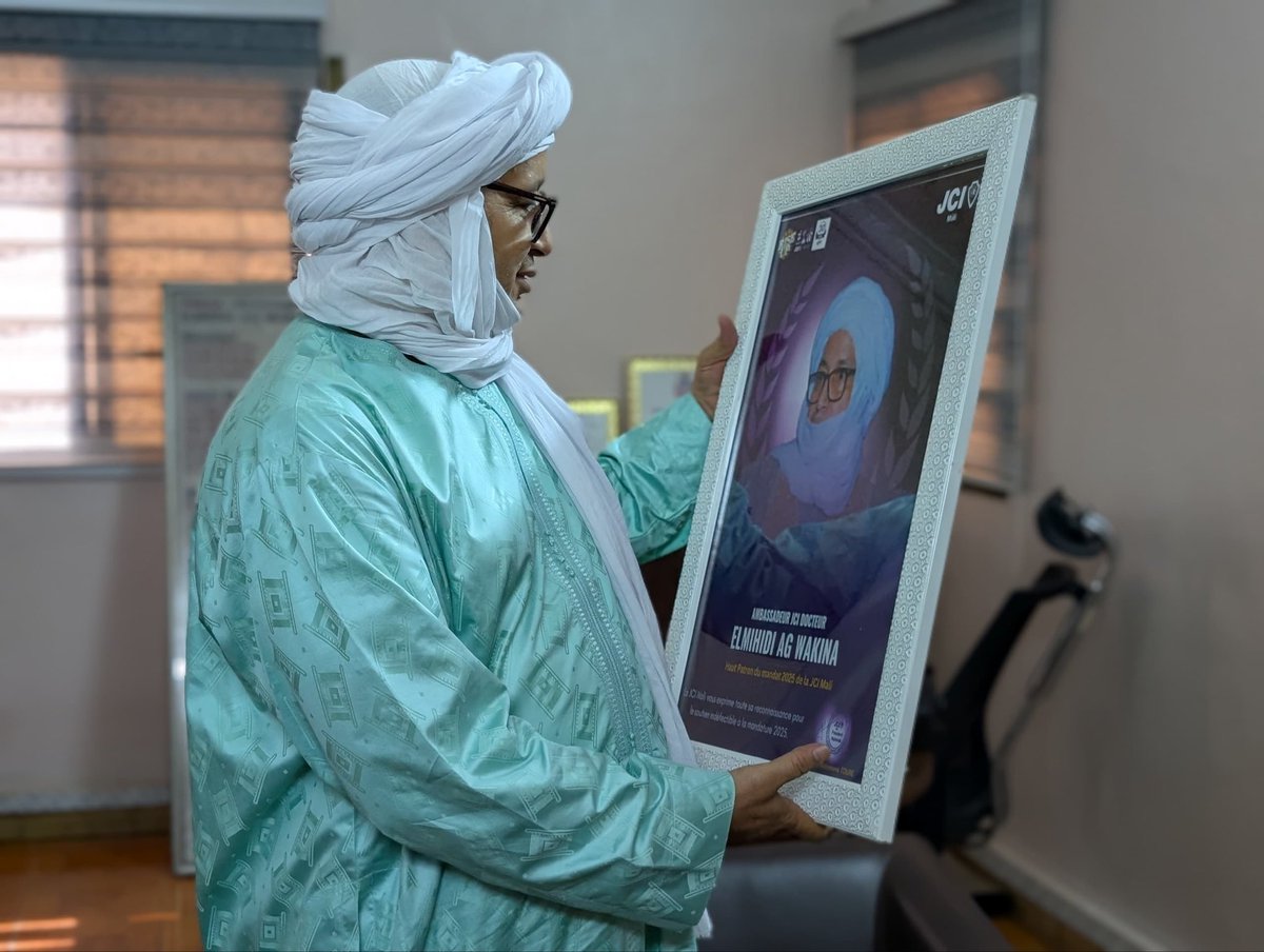jci_mali's tweet photo. Le mardi 14 avril 2026, la JCI Mali a eu l’honneur d’effectuer une visite de courtoisie auprès de l’Ambassadeur JCI, M. Elmehdi Ag WAKINA, également Haut Patron du mandat 2025 et Président de l’ONG AMSS.
#JCIMali
#TeamOngBack2026
#Ensembleversunenouvelleèredeleadership https://t.co/B3rEk3uNaD