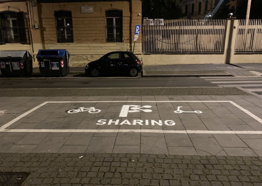 iltrenoromalido's tweet image. Roma amplia le aree dedicate alla micromobilità: nuovi parcheggi per bici e monopattini sharing per migliorare ordine e decoro urbano.
odisseaquotidiana.com/2026/04/sharin…

#Sharing #Roma
