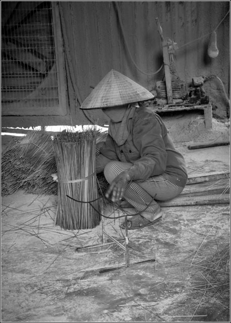 photos_dsmith's tweet image. #Vietnam is a growing #industrial #powerhouse starting with its #local #businesses. #Bamboo is used by #factory #employees to make #incense. #image shot by an #awardwinning #photographer using @UKNikon #photography #blackandwhitephotography #blackandwhite #photography #Asia