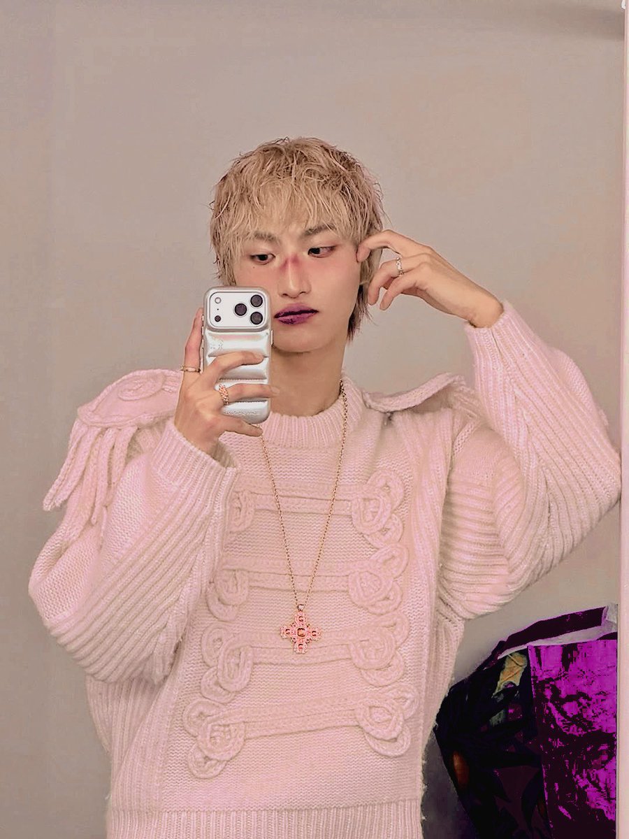 𝐊𝐚𝐢𝐫𝐢 ౨ৎ tweet media