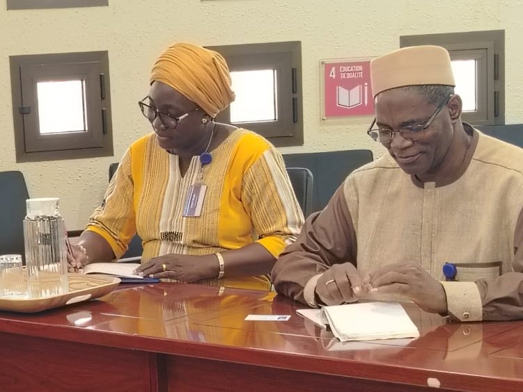 PNUD_BFA's tweet image. 🇧🇫 Le Représentant Résident du @PNUD_BFA, @snehalsoneji, a échangé avec Amadou Lamine Ndiaye (Global Water Partnership West Africa) sur des perspectives de collaboration en eau et climat.
Prochaines étapes : concertations techniques.
#GlobalWaterPartnership #Climat #Eau
