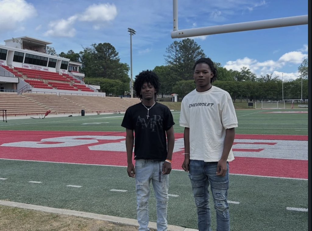 JaxsonDixon10's tweet photo. Enjoyed the visit at @uwa_football yesterday 🔴⚪️ Great opportunity meeting new coaches and watching some film at the next level 🎥 #blessed 

@247recruiting @FoleyLionsFB @Bdrumm_Rivals @Rivals @AL6AFootball @PrepRedzoneAL @sixstarfootball https://t.co/UQrnWtOpHY