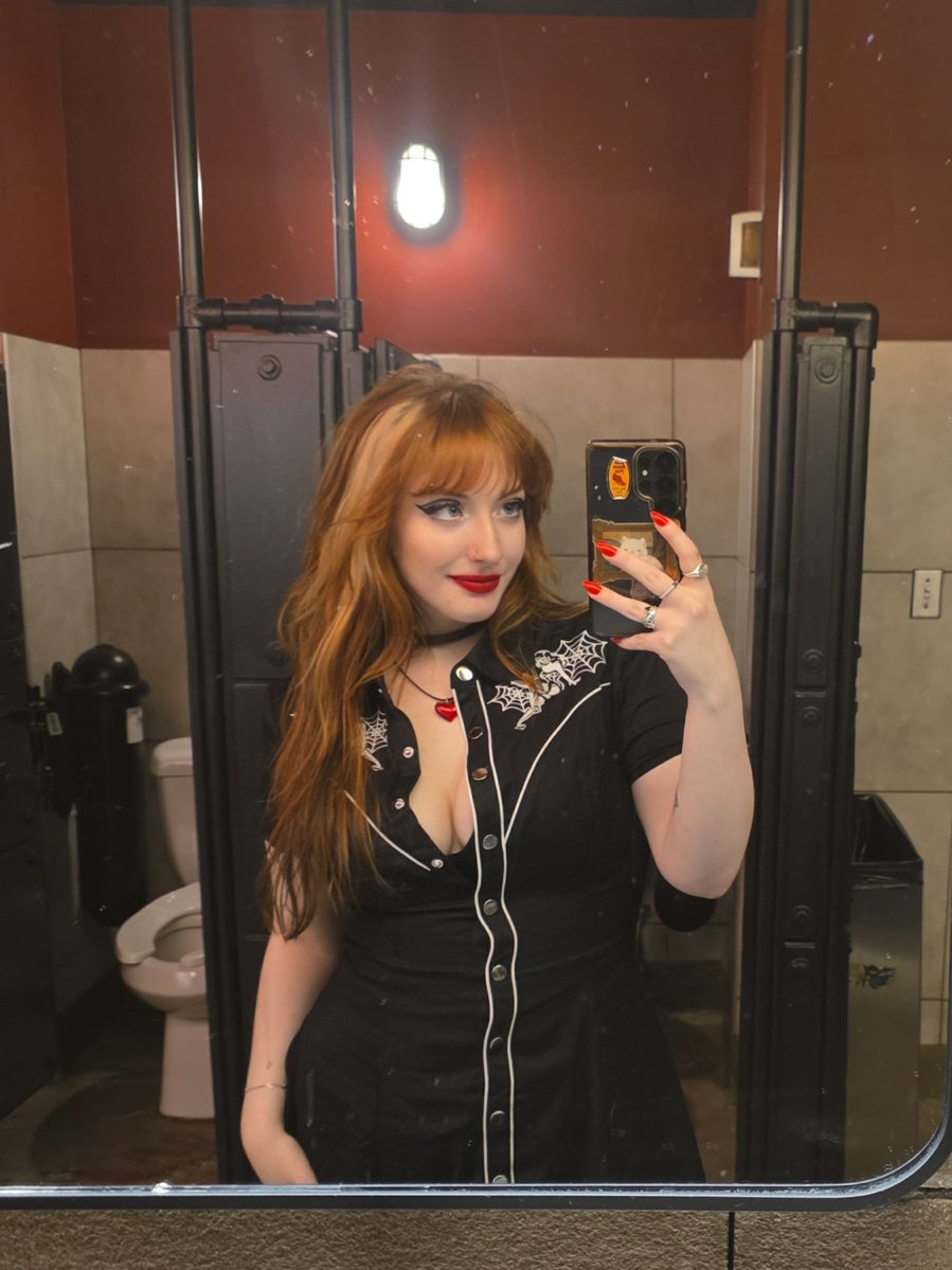 Goth Ms Frizzle 🧚🏻‍♀️ tweet media