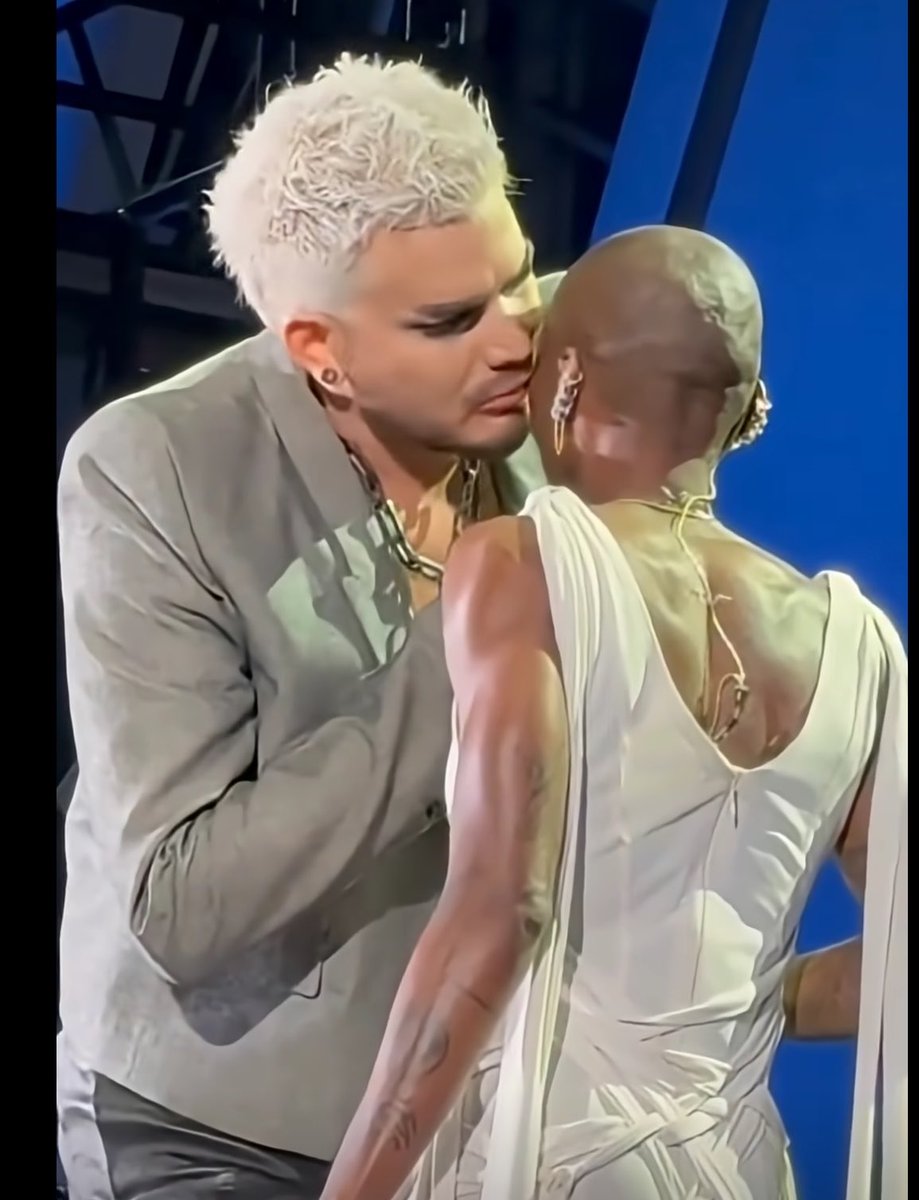 Anngreg67097884's tweet image. Adam Lambert ♥️♥️ #ytshorts #celebrity #entertainment #adamlambert youtube.com/shorts/PKfKJg4… via @YouTube.  Just awsome well done Adam and co you deserve every accolade you get and more 🙏🏻

Credit vid owner.    My screenshot