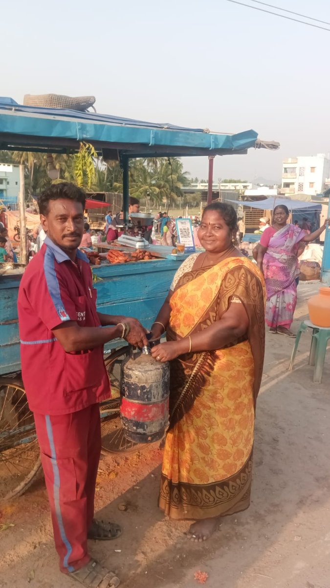 salem_lpg_HPCL's tweet photo. #Senthil_Gas_Namakkal LPG supply is normal, with adequate arrangements in place.  Visit your nearest HP Gas distributor with a valid ID and get a 5 kg Appu. #TamilNadu #HPGAS
@HPCL
@Madurai_LPG_RO
@HpclSz
@Dharmenra_1967
@amaresh77939347 https://t.co/lzOYt9druQ