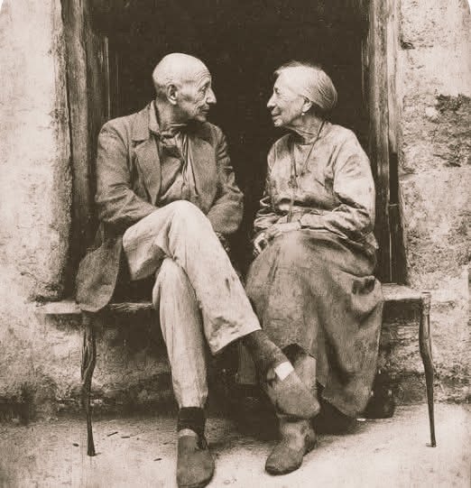 Atardecer_90's tweet photo. "En este perro mundo, cuando 
 te haces viejo y te duele hasta 
el sentido común, un mendrugo 
de amabilidad, o de lástima, es 
         un manjar de dioses".

          - Carlos Ruiz Zafón https://t.co/EXYr317QYb